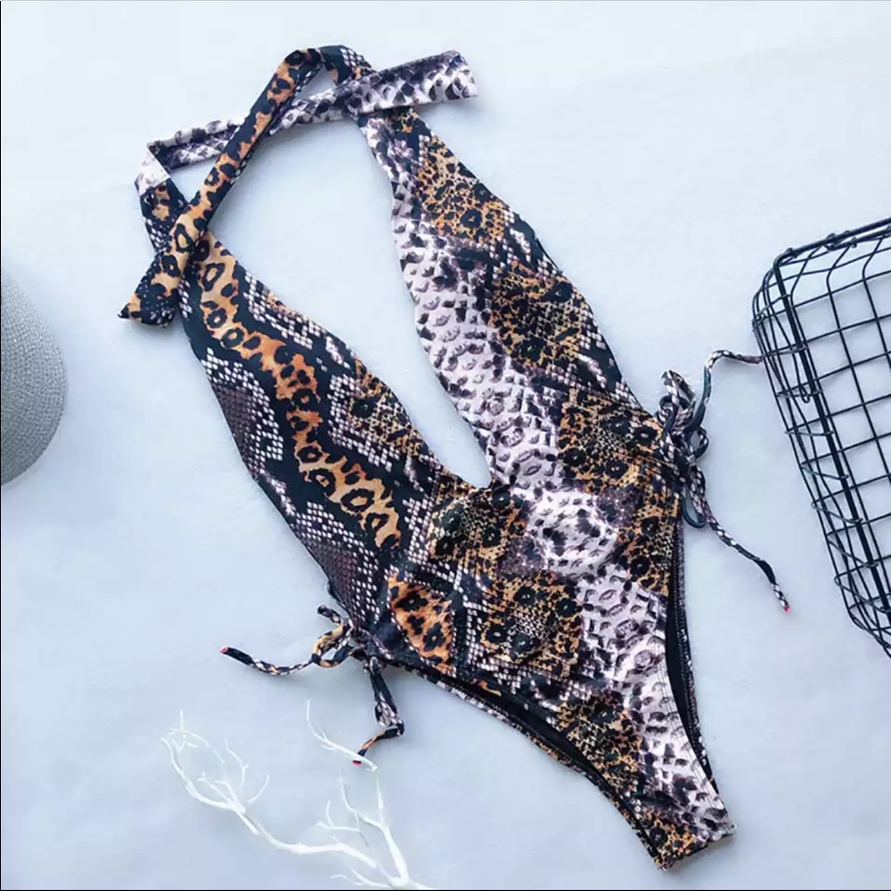 ✨Snake/Leopard Fashion Swimsuit✨ - Picture 4 of 4